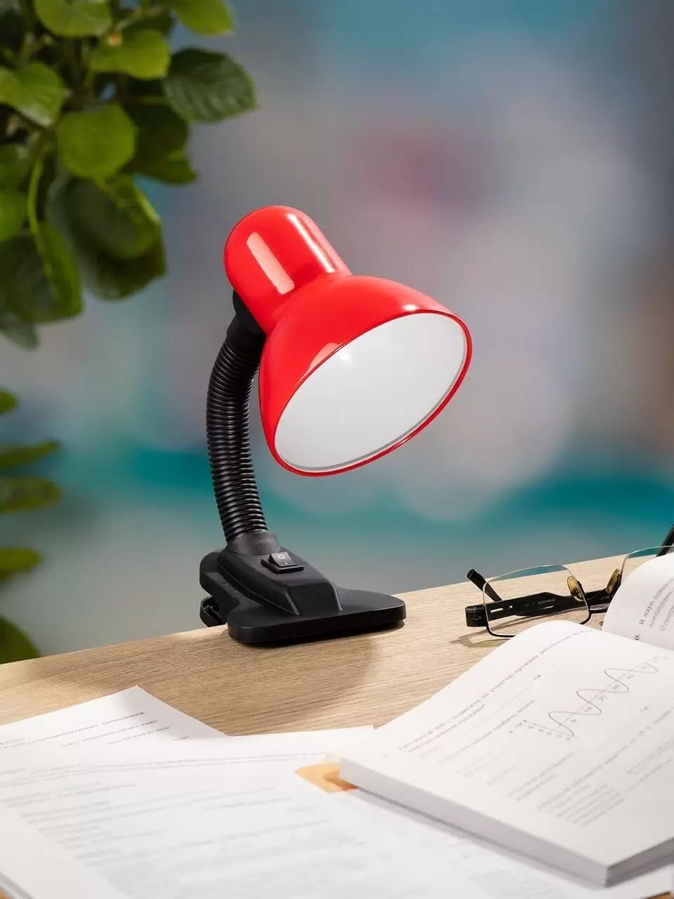 Настольная лампа на прищепке