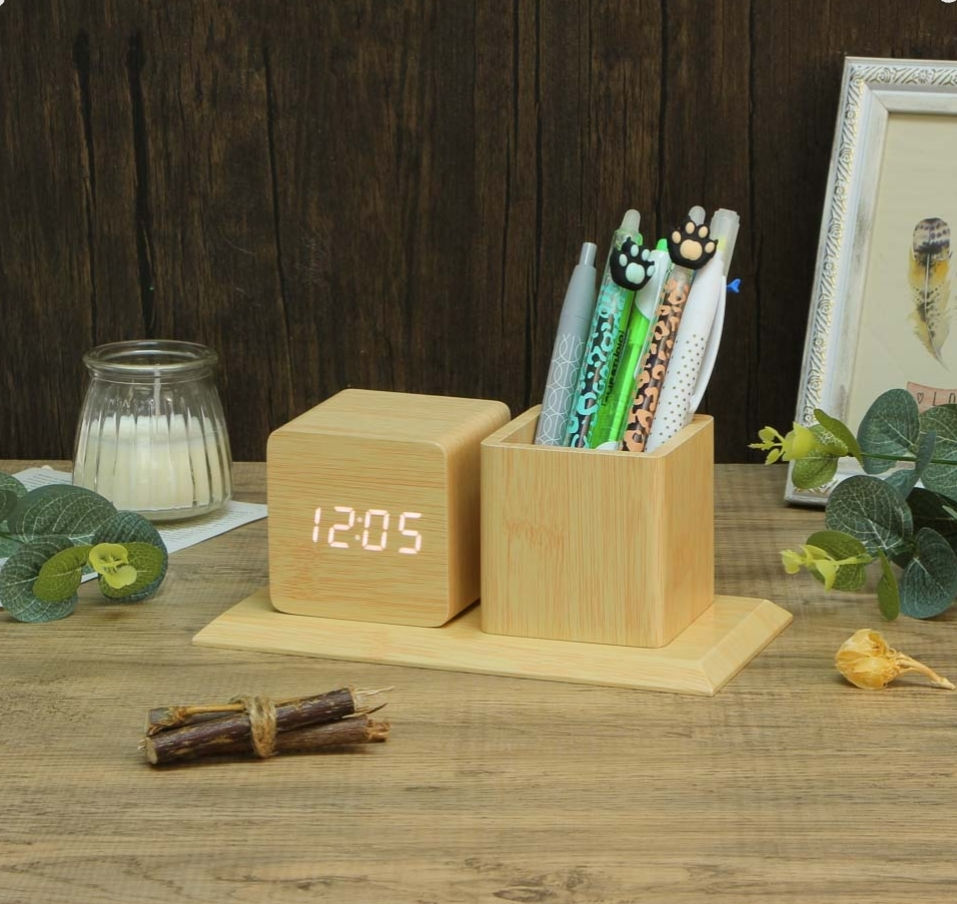 Органайзер для ручек с часами